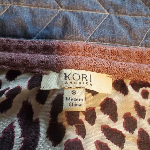 Kori America Size S Beige Velvet Burnout Leopard Print Top Semi Sheer Oversized - Picture 4 of 7